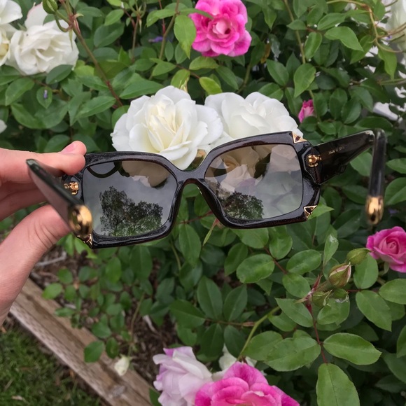 💠 Louis Vuitton Women’s Hortensia Brown Designer Sunglasses - Picture 3 of 8